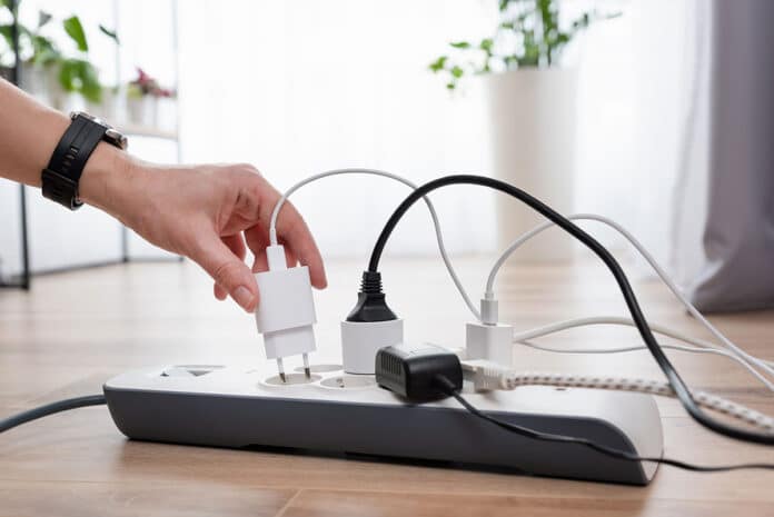 Zet Nooit een Stekkerdoos op deze plek in huis